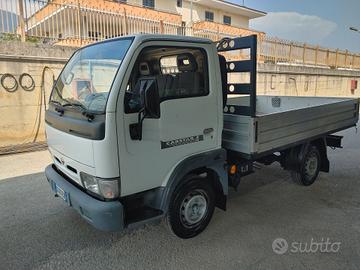 Nissan Cabstar 3 posti