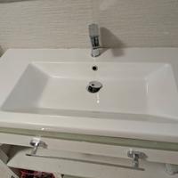 Lavandino bagno con mobile e pensile