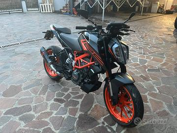 KTM DUKE 125 – 2022 – 17.000 KM - A1