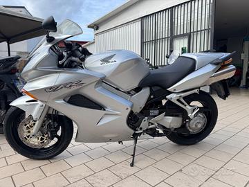 Honda VFR 800 v4 vtec