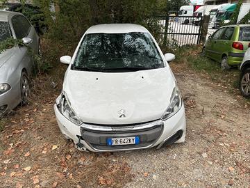 Peugeot 208 1.6 hdi 5 porte sinistrata