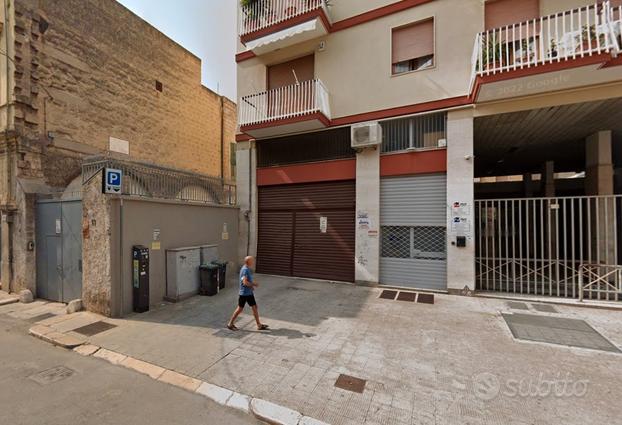 Andria - Posto auto in garage - zona Viale Crispi