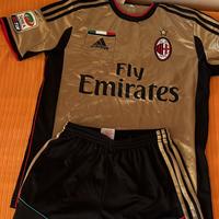 Completo maglia e pantaloncino milan