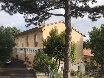 VILLA CAPOTESTA DIVISA IN DUE UNITA' ABITATIVE