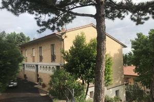VILLA CAPOTESTA DIVISA IN DUE UNITA' ABITATIVE