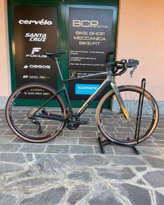 Bici Gravel Focus Atlas 8.7 GRX 12s 2026