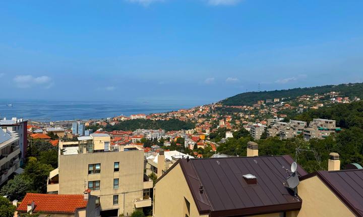 Via Commerciale - Bicamere con vista mare