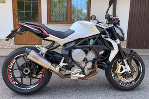 MV Agusta Brutale 675 - depotenziata A2 a libretto