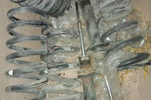 Ammortizzatori e molle pajero v60