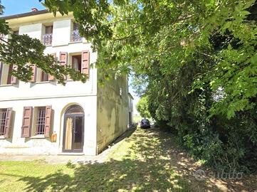Villa di 199 m² con più di 5 locali e box auto a C