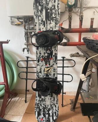 Snowboard + attacchi + scarponi + sacca Burton