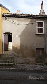 Bilocale su due livelli da ristrutturare