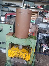 Struttura con pistone