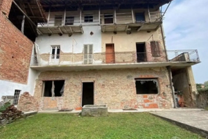 Cascina, rustico e terreno: centro Veruno