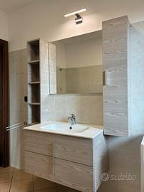 Mobile bagno + specchio + 2 colonne + luce