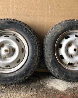 Coppia di cerchi 13 con gomme chiodate