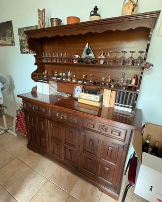 Mobile vintage con rifiniture in legno massiccio