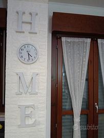 orologio a parete con scritta home