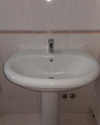 Lavandino con colonna, miscelatore e sifone