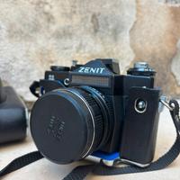 Fotocamera Zenit 11 con flash e custodia in pelle