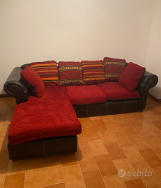 Divano in pelle nera con cuscini sfoderabili