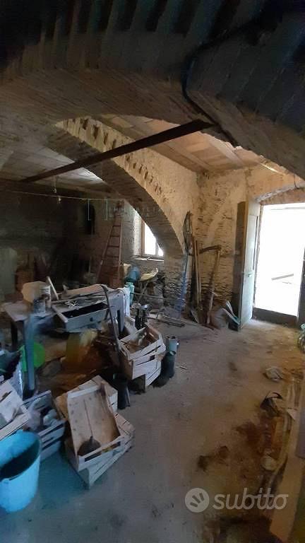 Rustico / Casale di 240 m² con più di 5 locali a P - Vista 4