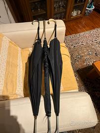 Collezione di vecchi ombrelli da signora