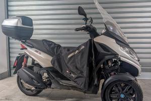 Piaggio MP3 300 Sport 2025-5000 km-accessoriato