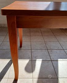 Tavolo color ciliegio con piedi in faggio 1.40x80