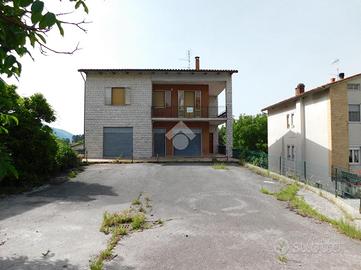 CASA INDIPENDENTE A SCHEGGIA E PASCELUPO