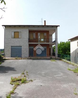 CASA INDIPENDENTE A SCHEGGIA E PASCELUPO