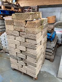 Blocchi Tufo – USATO PARI AL NUOVO