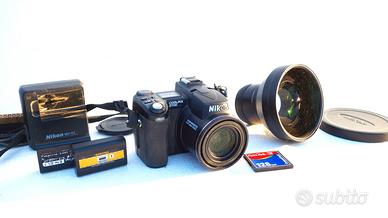 Nikon Coolpix 8700 con grandangolo WC-E80