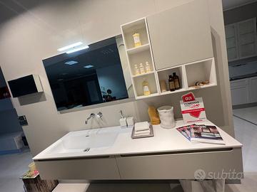 Arredo Bagno Scavolini laccato con avabo integrato