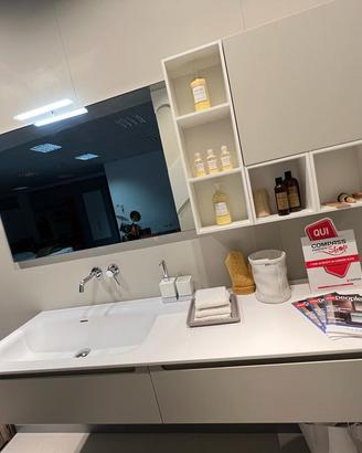 Arredo Bagno Scavolini laccato con avabo integrato