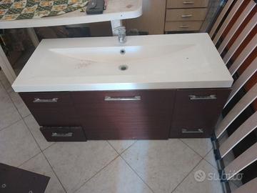 Lavandino più specchiera