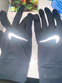 gaunti nike mai usati nuovi senza etichetta