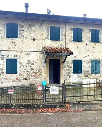 Casa indipendente di 90 m² con più di 5 locali a P
