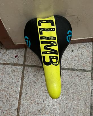 sella,copri leva del freno,cerchi,2 gomme nuove 24
