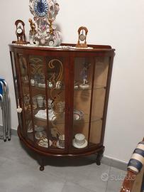 Vetrina in legno di noce  '900 inglese 