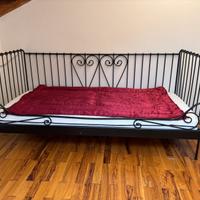 Letto/divano ikea  in ferro battuto con materasso