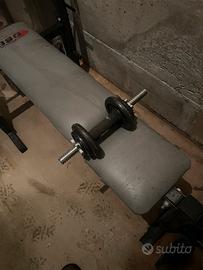 Panca piana con 2 manubri e peesi in ghisa