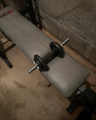 Panca piana con 2 manubri e peesi in ghisa