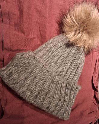 Cuffia da donna con pon pon