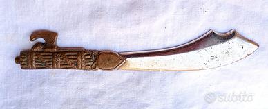 Tagliacarte fascista a forma di fascio scimitarra