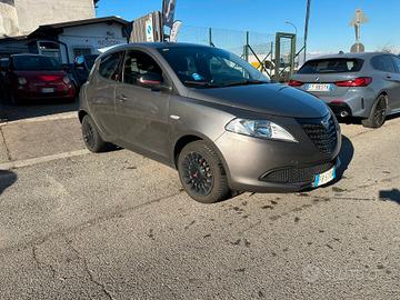 Lancia Ypsilon 1.2 69 CV 5 porte Silver