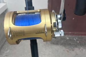 Canna da pesca con mulinello e filo