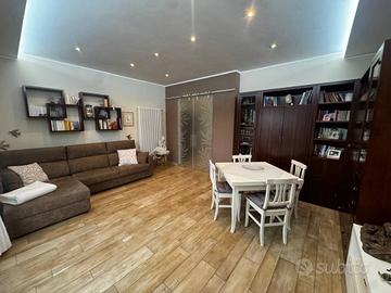Appartamento di 127 m² con 5 locali e box auto a T
