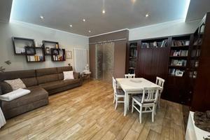 Appartamento di 127 m² con 5 locali e box auto a T