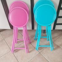 Sgabelli pieghevoli colorati rosa e azzurro 